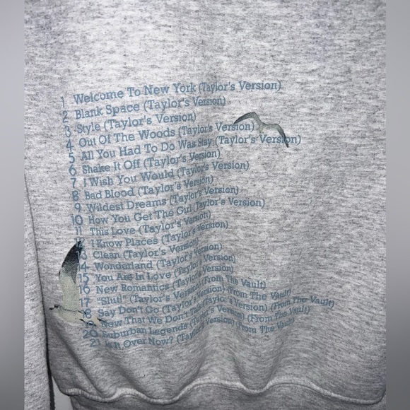 Taylor Swift Gray Crewneck Sweater xs - Picture 12 of 14
